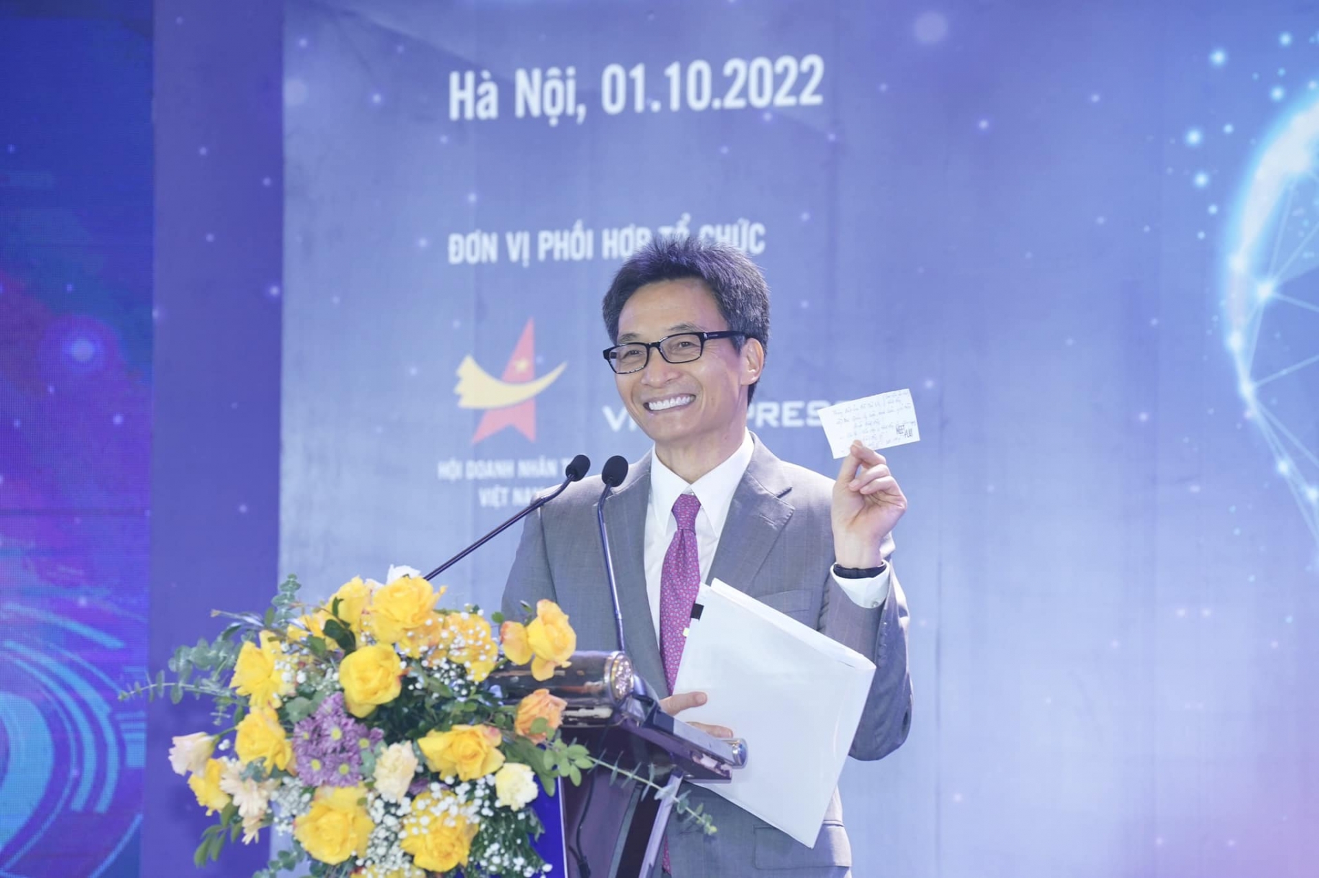 Phó thủ tướng Vũ Đức Đam có phần phát biểu giàu cảm xúc tổng kết Diễn đàn.