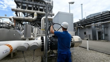 Giá dầu tăng vọt sau đồn đoán OPEC+ giảm sản lượng đến 2 triệu thùng/ngày