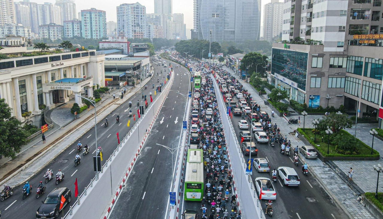 hầm chui Lê Văn Lương