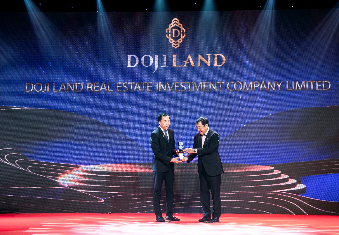 DOJI LAND được vinh danh là 