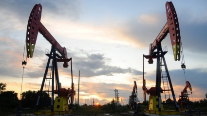 Dầu bị bán mạnh