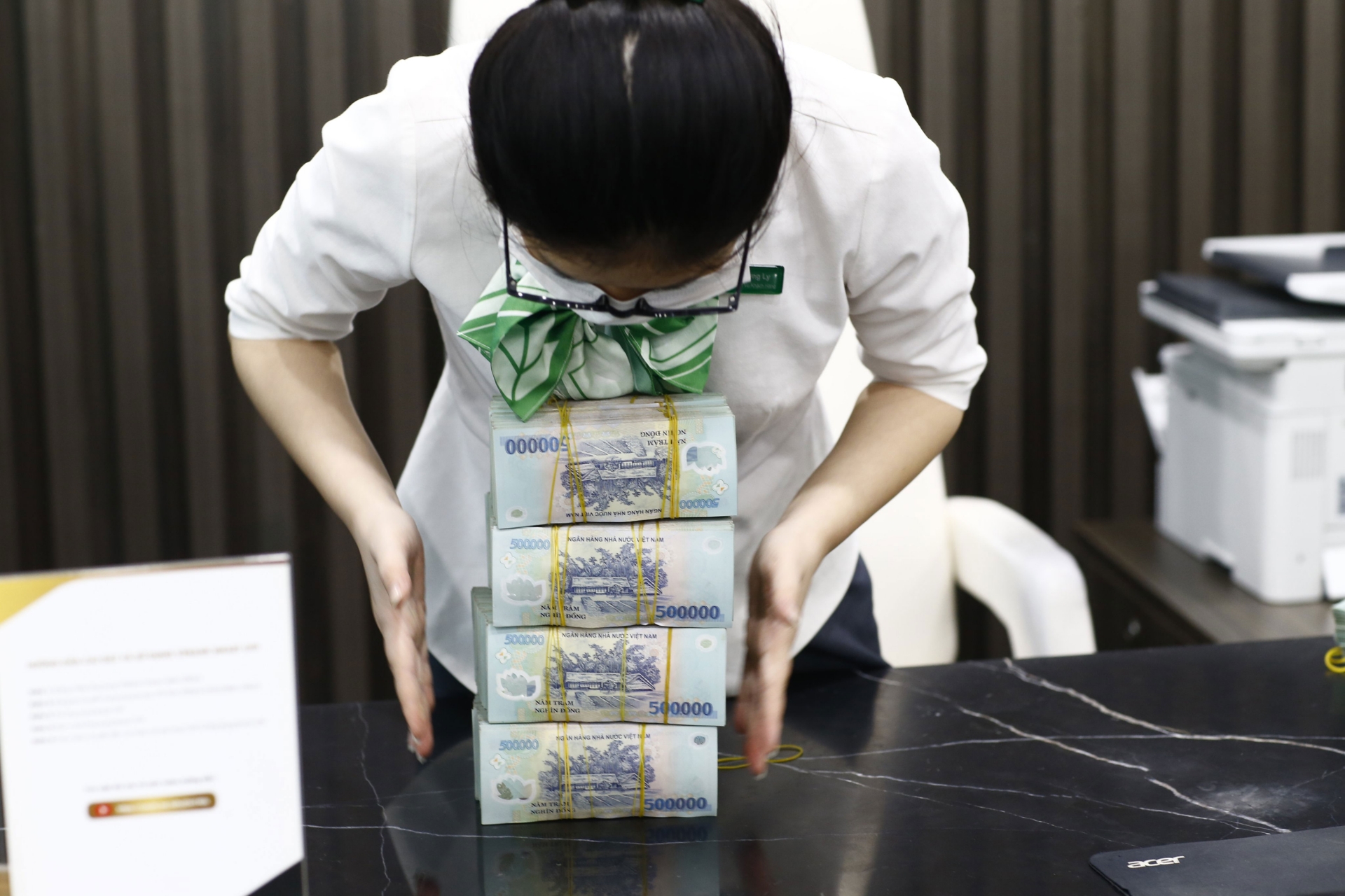 Bơm tiền mạnh nhưng vốn của Ngân hàng Nhà nước… “ế”