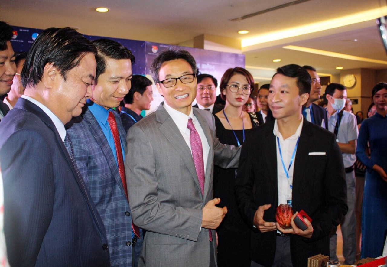 chocolate và trái cacao