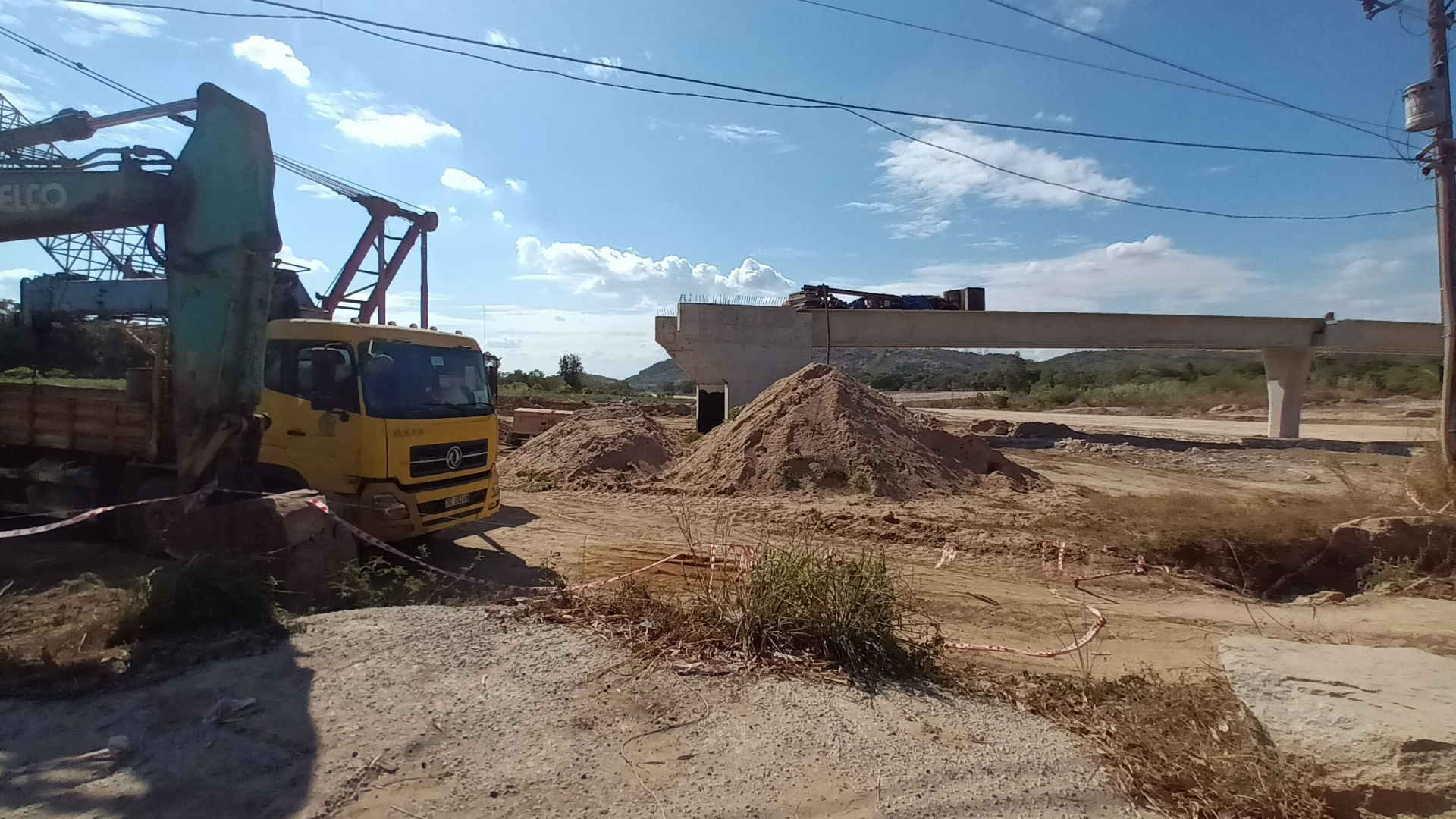 Đẩy nhanh giải phóng mặt bằng để khởi công cao tốc Bắc - Nam cuối năm 2022