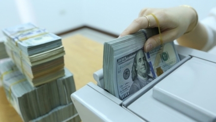 Tiếp tục những bước nhảy mạnh, tỷ giá tại ngân hàng lại chạm trần