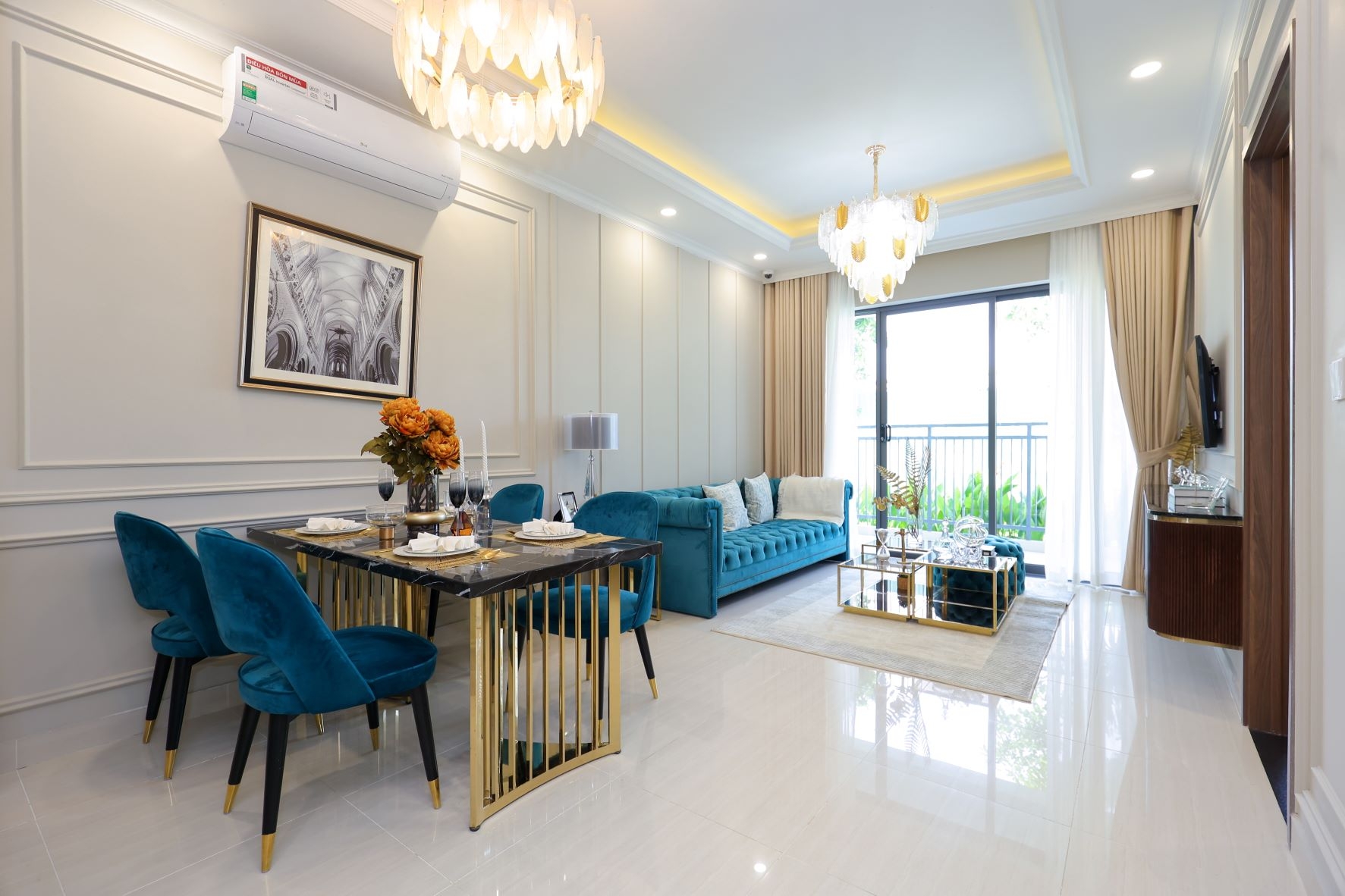 Căn hộ 2 phòng ngủ tại Hanoi Melody Residences chinh phục vợ chồng chị Tâm ngay lần đầu đến tham quan