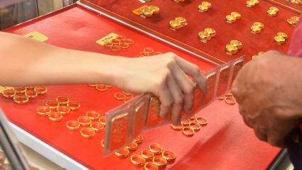 Giá vàng SJC “trụ vững” ở mốc 67 triệu đồng/lượng