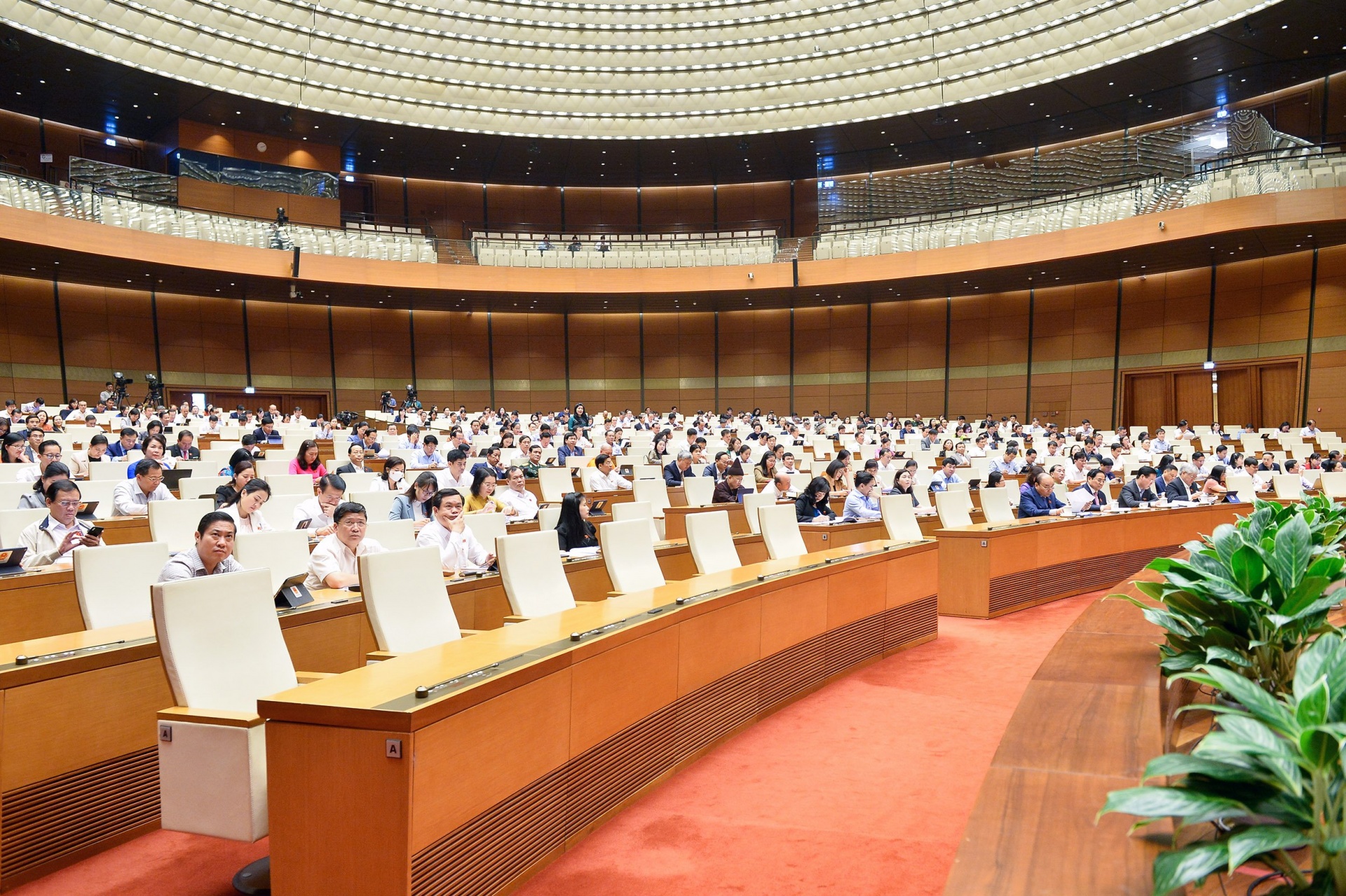 Đại biểu Quốc hội quan ngại với những khó khăn của nền kinh tế