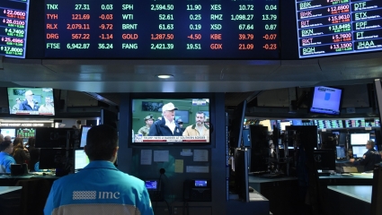 Dow Jones khép lại tháng tăng điểm mạnh nhất tính từ năm 1976