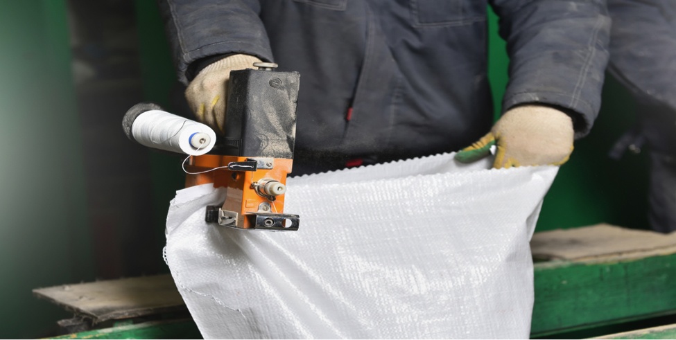 Lợi ích lớn khi chuyển đóng bao thủ công qua đóng tự động tại nhà máy sản xuất TACN