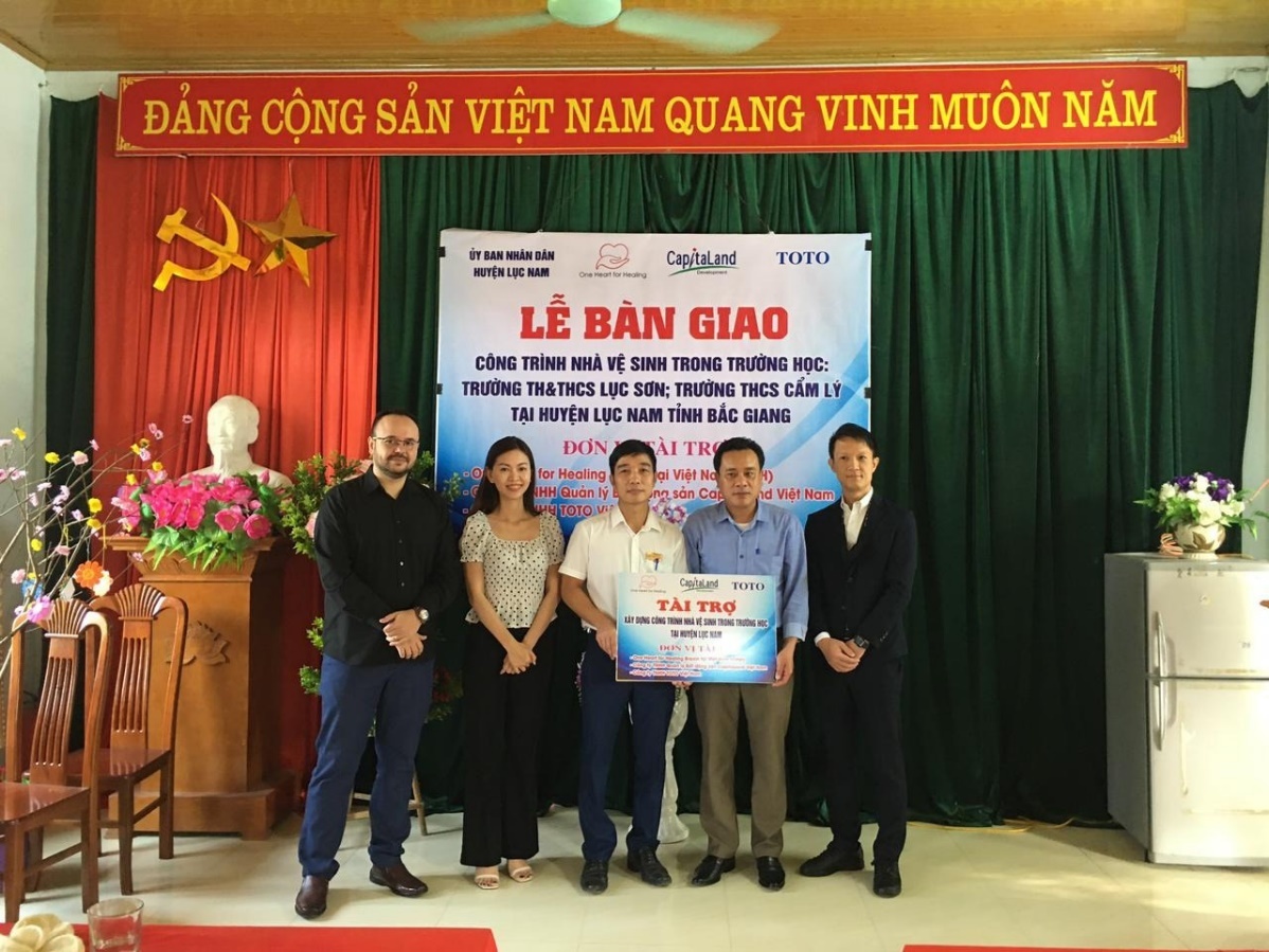 CLD đã hỗ trợ hơn 1,5 tỷ đồng để xây dựng nhà vệ sinh với các thiết bị vệ sinh cao cấp nhằm cải thiện môi trường học tập cho 1.600 học sinh