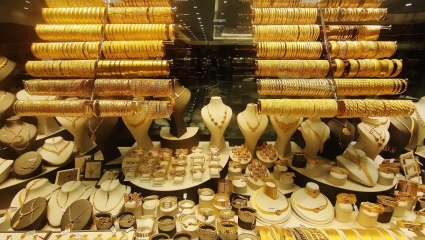 Vàng SJC có dấu hiệu bứt giá khi vàng thế giới vượt mốc 1.700 USD/ounce