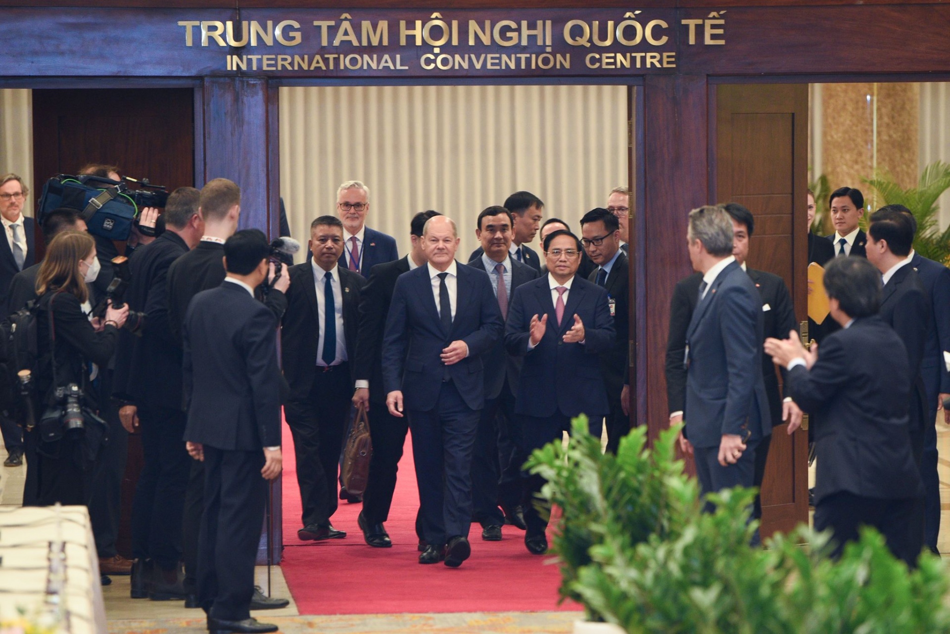 Thủ tướng Olaf Scholz và Thủ tướng Phạm Minh Chính - Ảnh: Vũ Anh