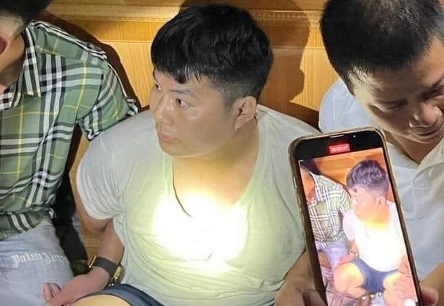 Tóm gọn đối tượng dùng súng và bom giả cướp ngân hàng