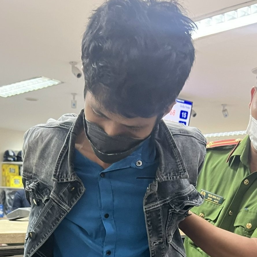 Tóm gọn đối tượng dùng súng và bom giả cướp ngân hàng