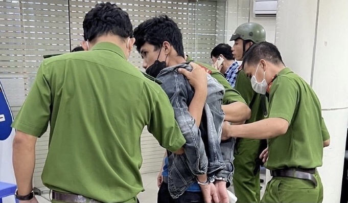 Tóm gọn đối tượng dùng súng và bom giả cướp ngân hàng