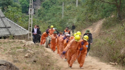Giá nhiên liệu đầu vào sản xuất điện tăng đột biến, EVN “gồng mình” giảm lỗ