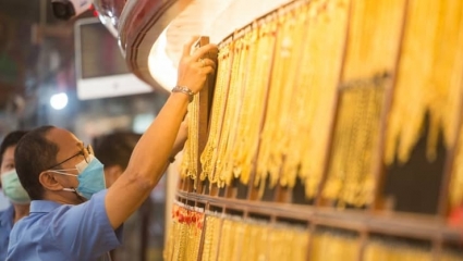 Nhà đầu tư bán mạnh ngay khi vàng chạm ngưỡng giá cao