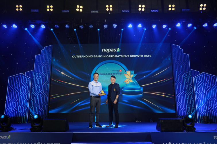 Chào dấu mốc 30, ngân hàng Bản Việt khẳng định mình khi đón nhận nhiều giải thưởng