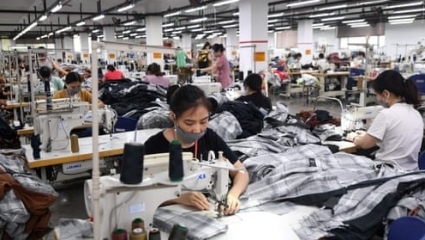 Doanh nghiệp sản xuất cầm chừng giữ chân người lao động