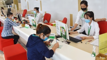 Lãi suất huy động đột biến, vẫn có 16 ngân hàng cam kết giảm lãi suất cho vay