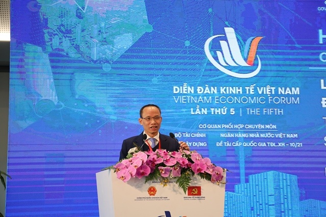 Việc “thổi giá” cổ phiếu khiến nhà đầu tư dễ “hưng phấn quá mức” đến “bi quan quá đà”