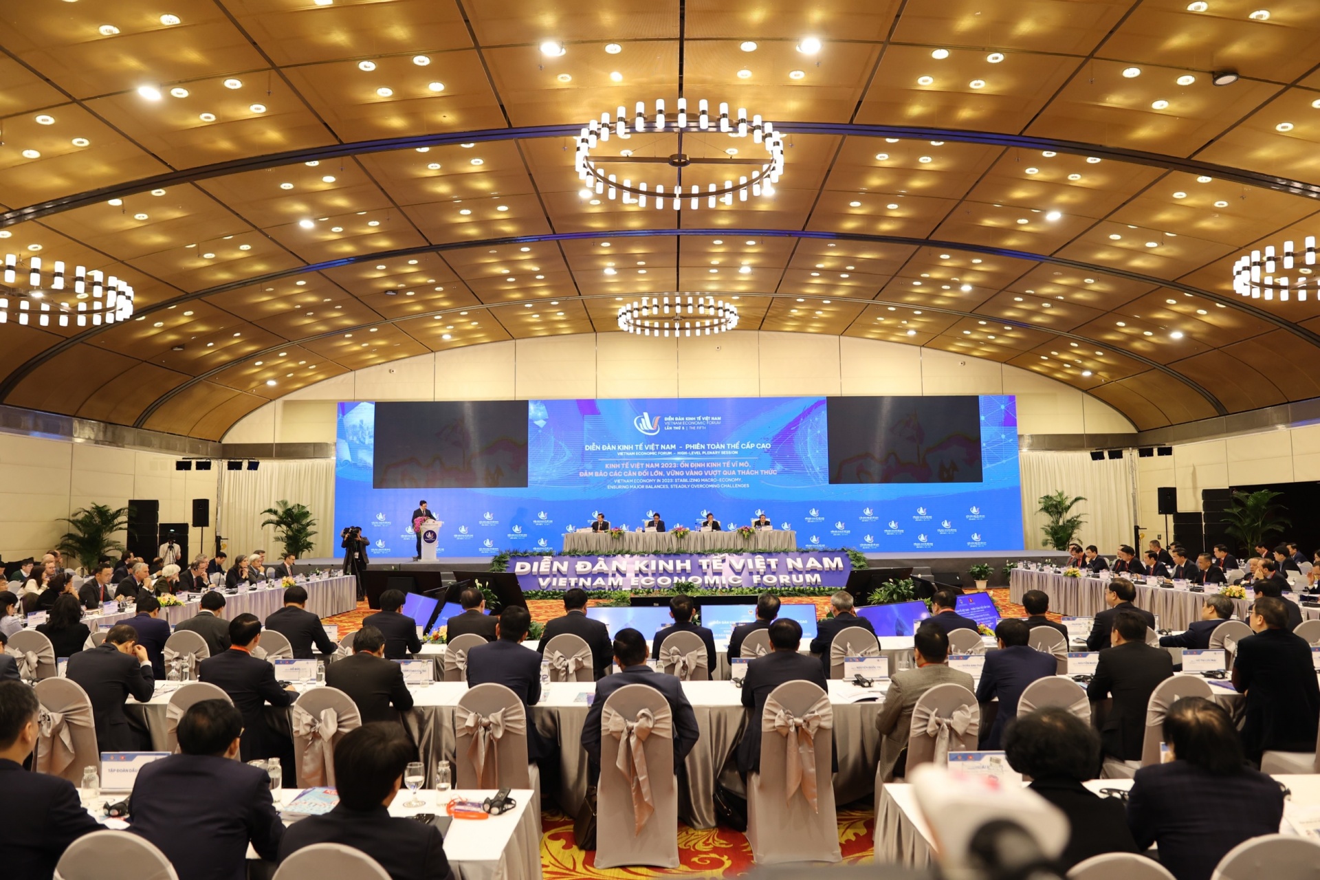 Việt Nam trước thách thức gay gắt về ổn định kinh tế vĩ mô