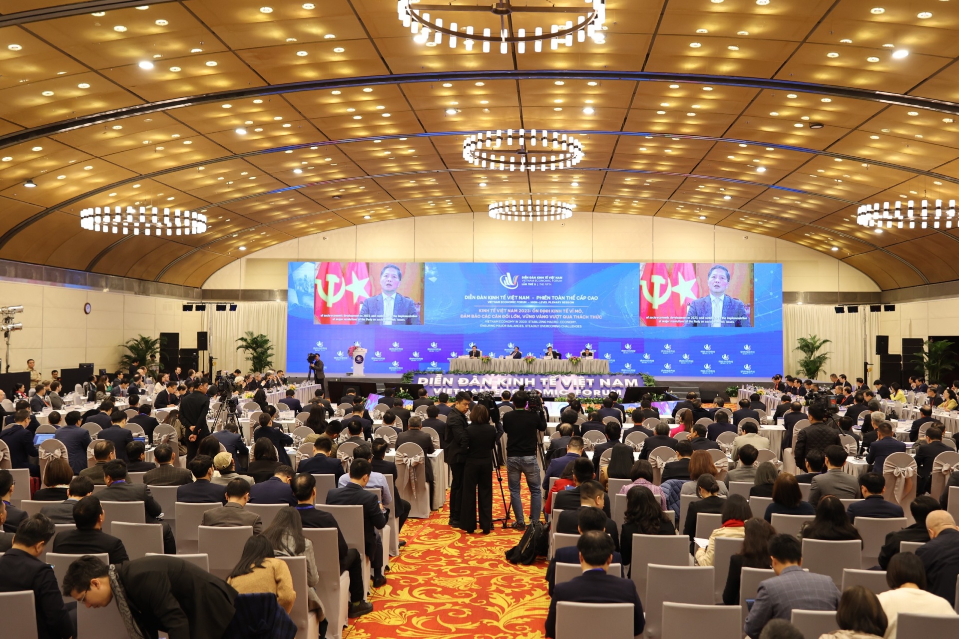 Việt Nam trước thách thức gay gắt về ổn định kinh tế vĩ mô