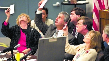 Chứng khoán Mỹ tăng vọt nhờ niềm tin người tiêu dùng