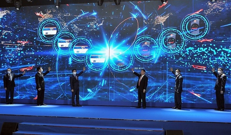 Khai trương Cổng thông tin điện tử dành riêng cho nhà cung cấp nước ngoài. Ảnh: TN