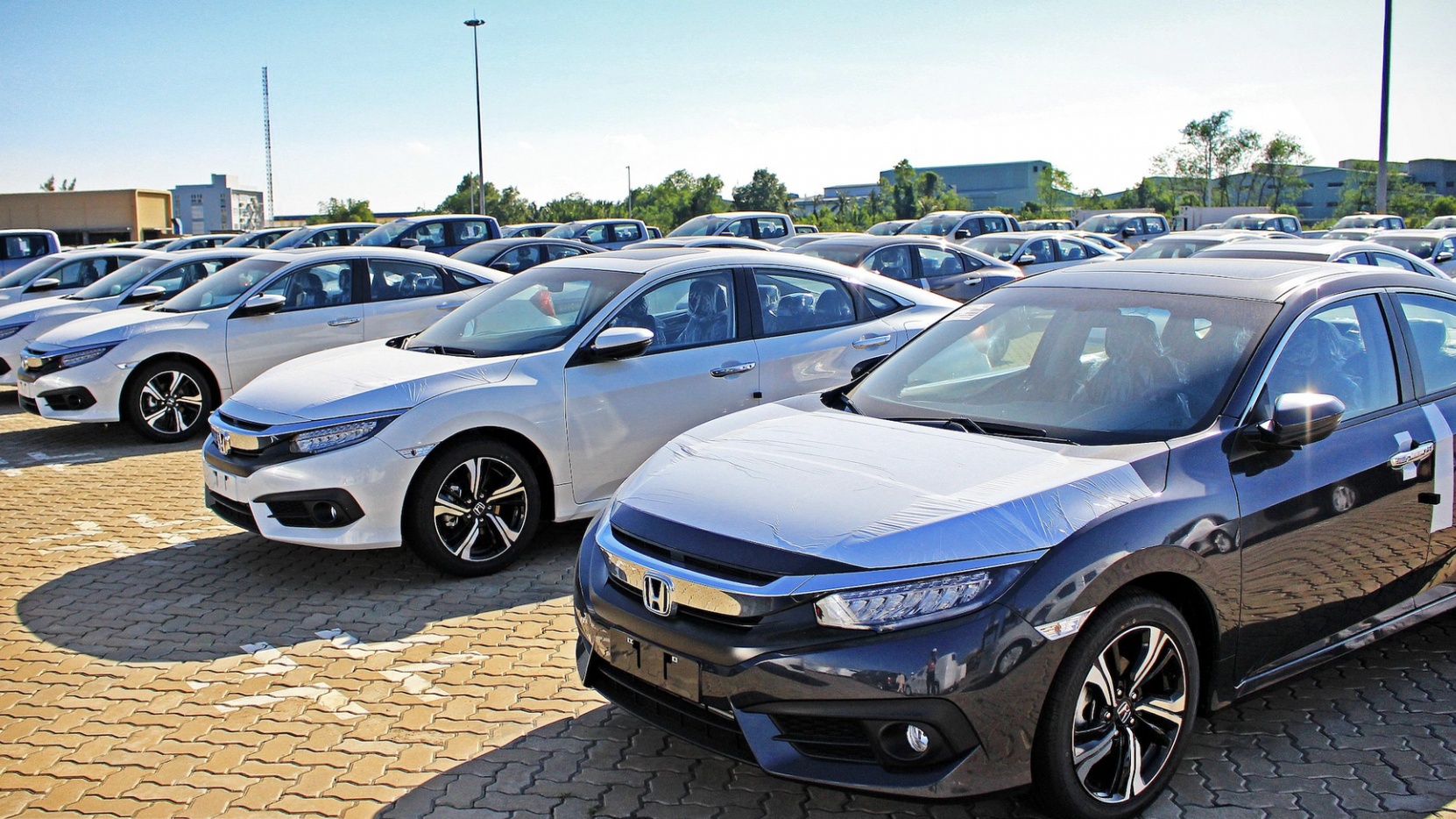 Việt Nam nhập khẩu ô tô cao kỷ lục năm 2022