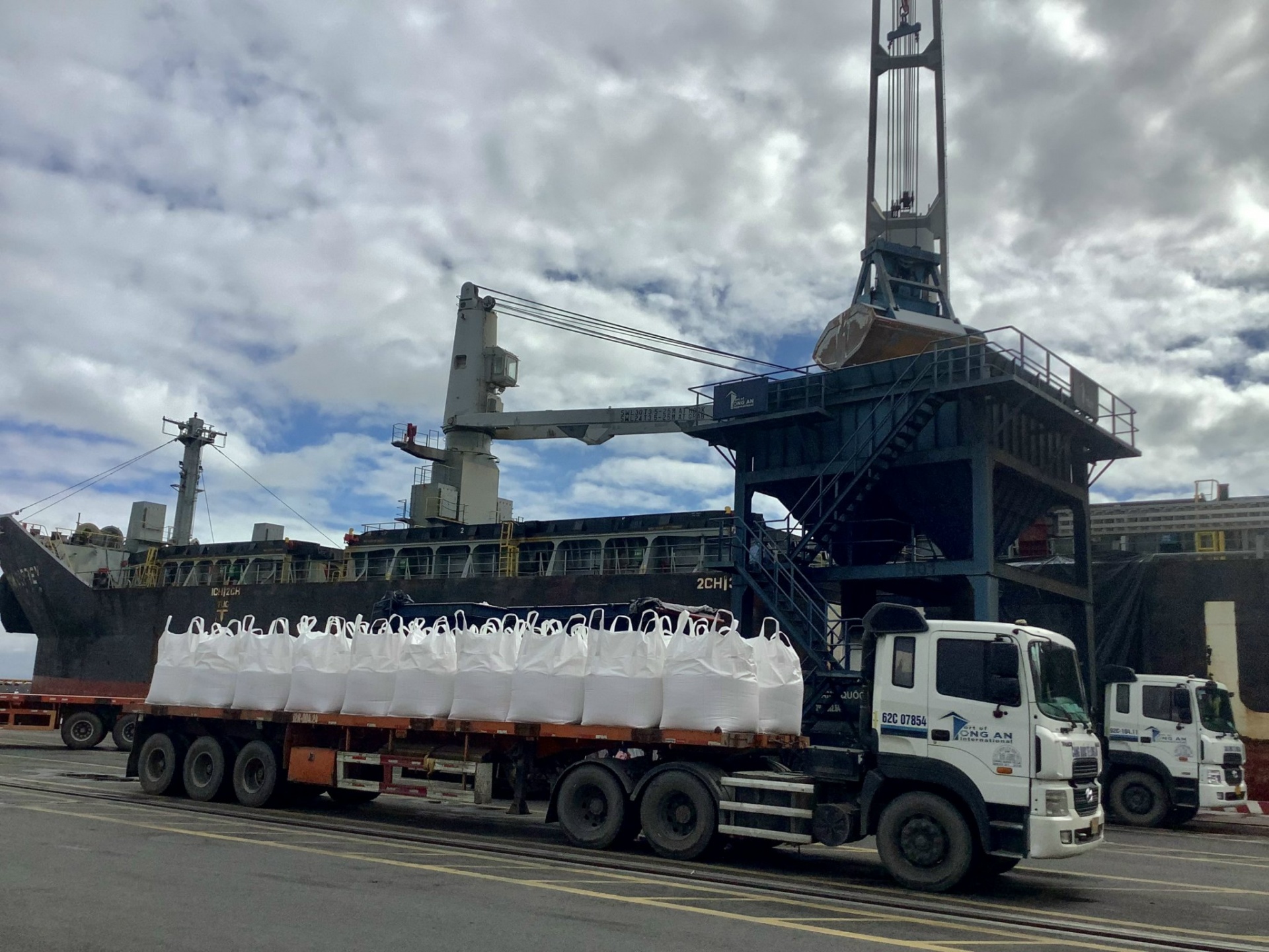 Công ty Cổ phần Phân bón Dầu khí Cà Mau: Cung ứng tối đa nội địa, hướng mạnh xuất khẩu