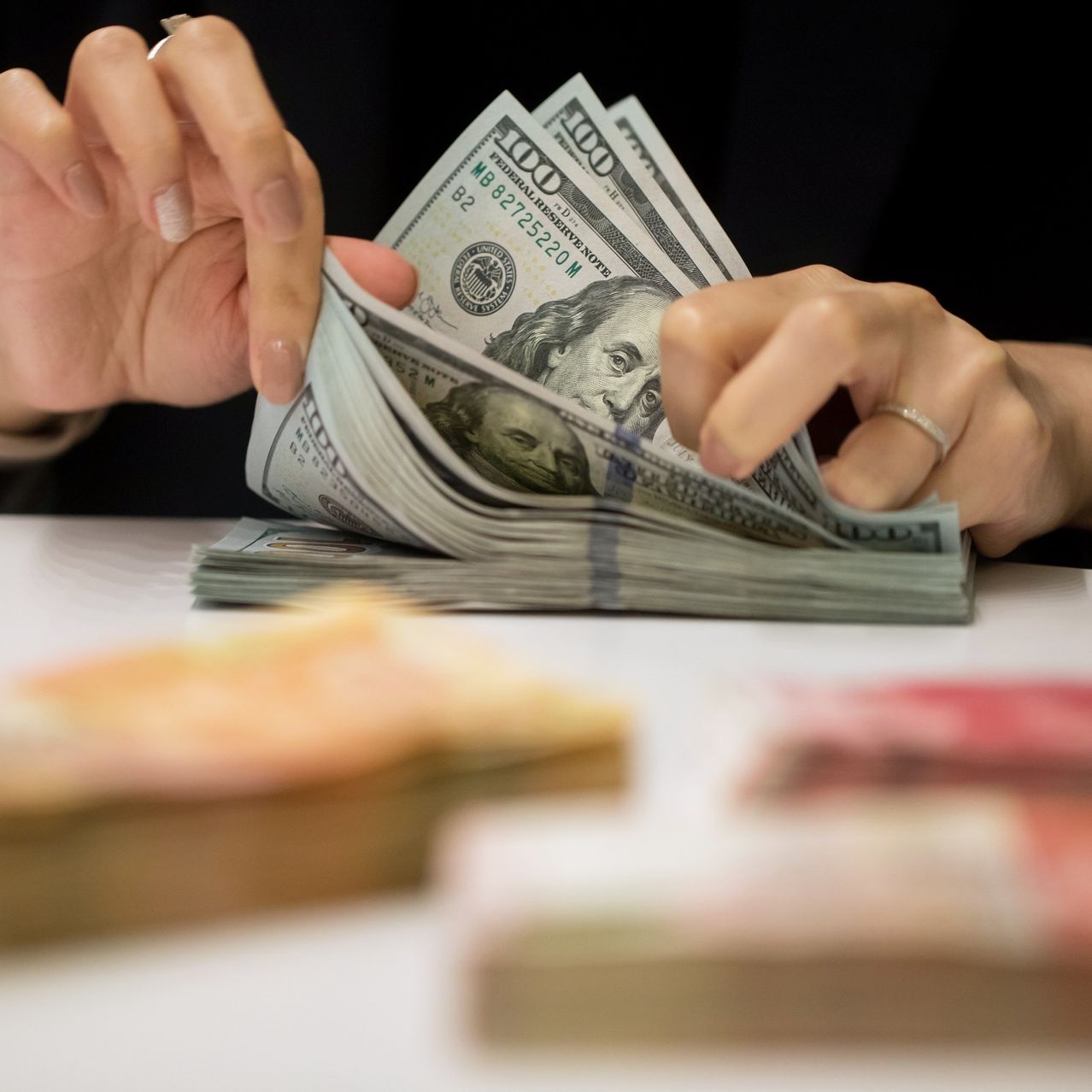 Hóa giải áp lực lớn trên thị trường ngoại hối