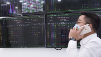 Khai xuân tích cực, VN-Index tăng gần 15 điểm trong phiên sáng