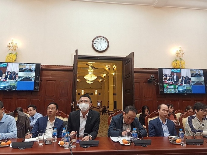 Hội nghị về công tác tín dụng đối với lĩnh vực BĐS có sự tham gia của đại diện Hiệp hội BĐS Việt Nam (VNREA), Hiệp hội BĐS TP HCM (HoREA) và đại diện nhiều doanh nghiệp, tập đoàn. Ảnh: H.L