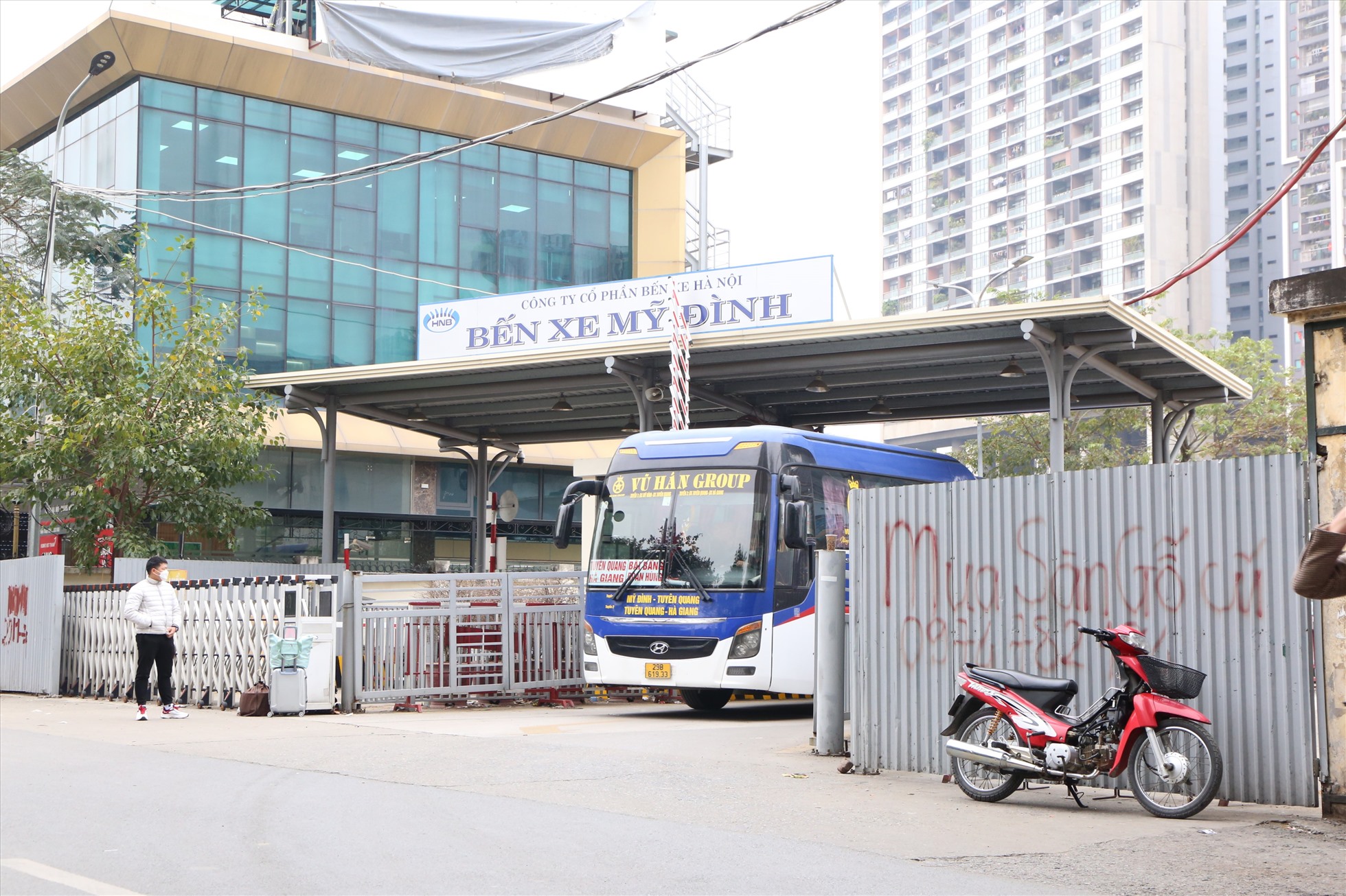 Bến xe Mỹ Đình khá thưa vắng. Ảnh: Vĩnh Hoàng