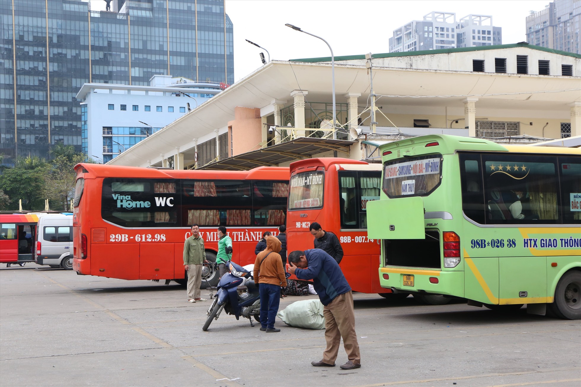 Khách đến bến xe thưa thớt trong dịp nghỉ lễ. Ảnh: Vĩnh Hoàng