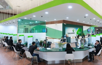 Năm 2022, Vietcombank lãi khủng, lương trung bình mỗi CBNV nhận 473,2 triệu đồng/năm