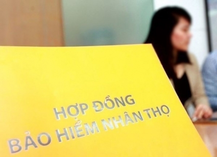 Ngân hàng- Bảo hiểm hợp tác bán "bia kèm lạc” thu lợi lớn, bất chấp khách hàng bức xúc