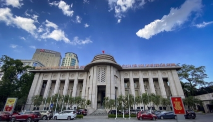 Ngân hàng Nhà nước: Lập đường dây nóng xử lý nghiêm việc "ép" khách mua bảo hiểm