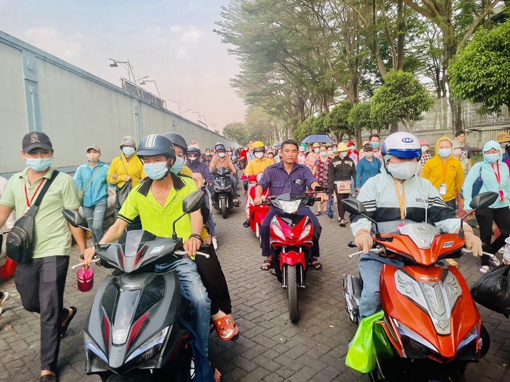 PouYuen trả lương công nhân mất việc đến tháng 3, hỗ trợ cao nhất 379 triệu đồng/người