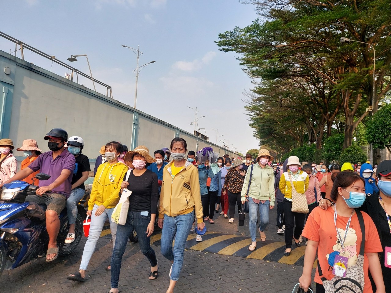 54% lao động nghỉ việc tại PouYuen Việt Nam trên 40 tuổi, 46% có thâm niên 10-15 năm