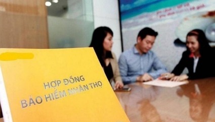 Xem xét cấm hoặc ngừng kinh doanh nếu ép người vay tiền mua bảo hiểm