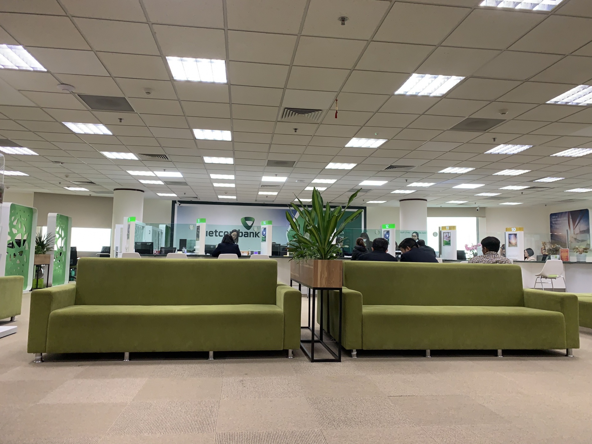 Tỷ lệ sở hữu mới nhất của khối ngoại tại 3 ngân hàng 