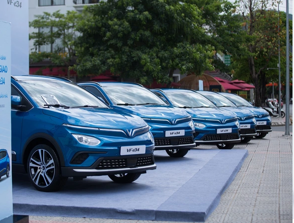 Ông Phạm Nhật Vượng thành lập hãng taxi điện đầu tiên tại Việt Nam