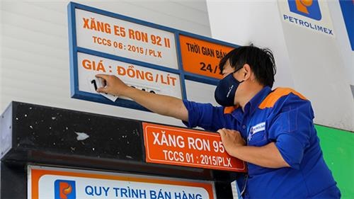 Giá xăng dầu đồng loạt tăng, RON 95 lên mức gần 24.000 đồng/lít
