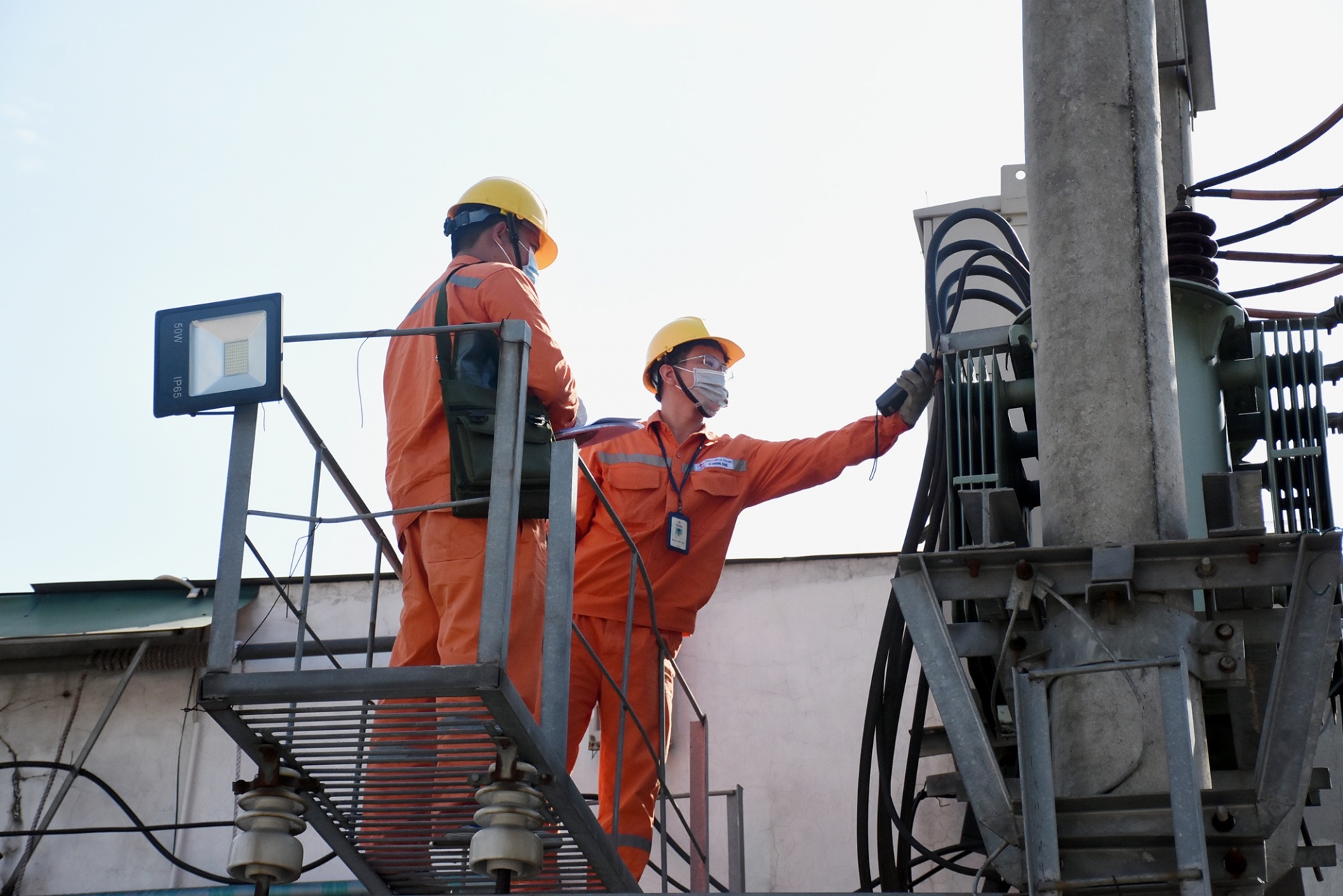 Chi tiết biểu giá điện sinh hoạt mới sau khi EVN tăng giá điện