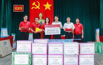 Agribank ủng hộ 1,5 tỷ đồng chương trình "Xanh hóa Trường Sa"