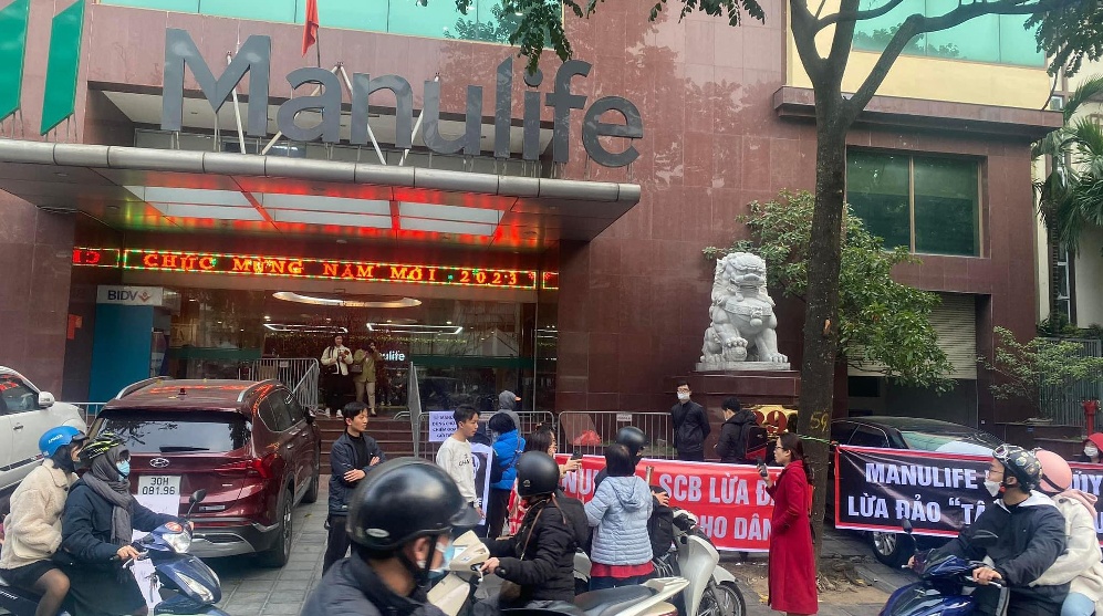 Manulife đã xử lý cá nhân tư vấn sai liên quan đến lùm xùm bán bảo hiểm qua ngân hàng