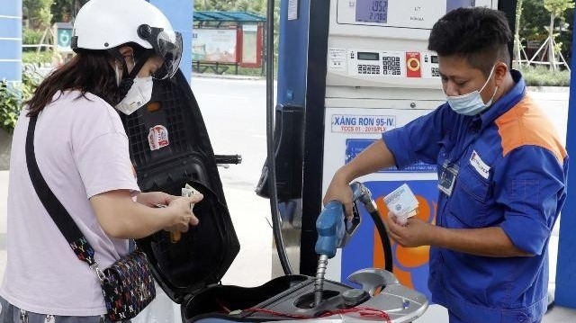 Giá xăng tiếp tục giảm hơn 1.300 đồng/lít, về mức thấp nhất kể từ đầu năm